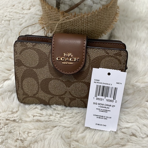Coach Handbags - ✨Coach✨Medium Corner Zip Wallet In Signature Canvas